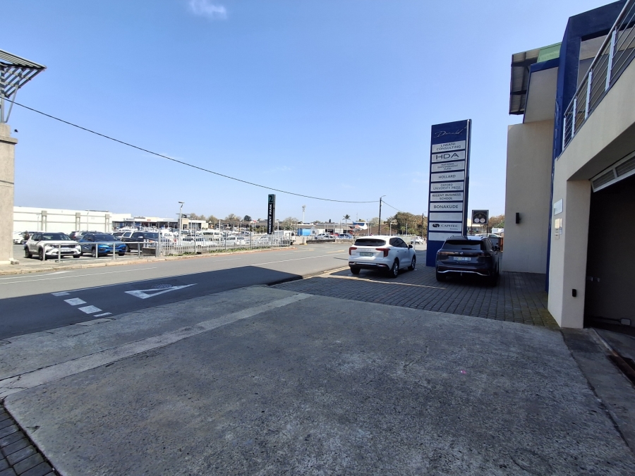 To Let Commercial Property for Rent in Vincent Eastern Cape